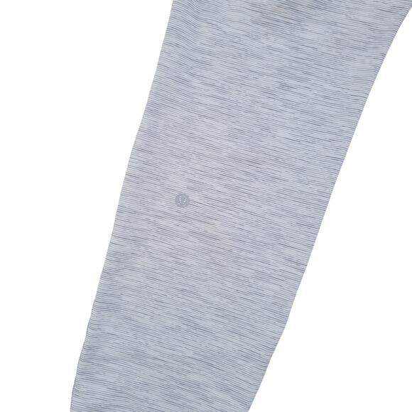 Lululemon On The Fly Gray Iceberg Stripe 7/8 Stretch Drawstring Pants Women Sz 4 - Picture 4 of 5